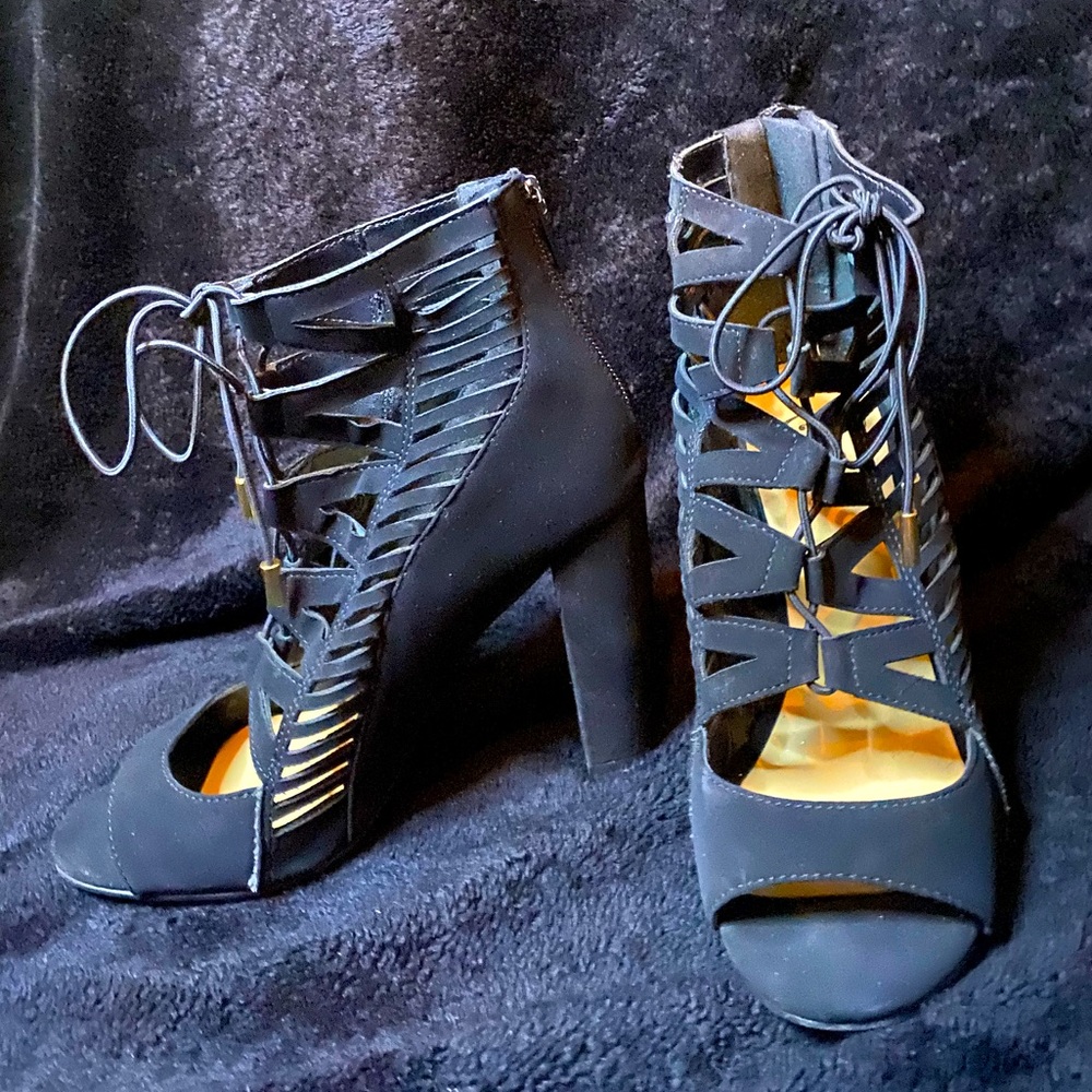 Black high heels! 🖤